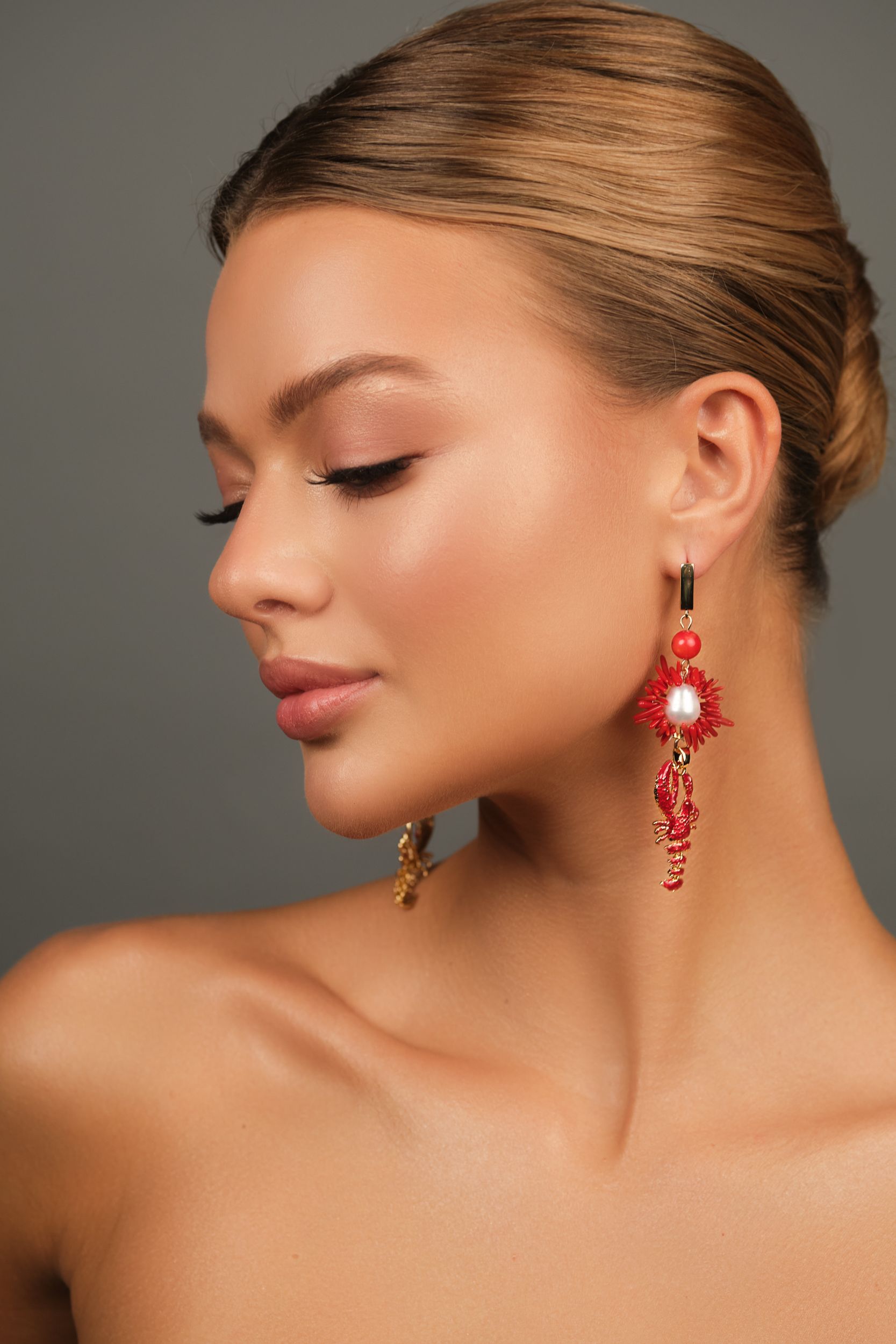 Серьги «Don vibe» с красным кораллом и жемчугом